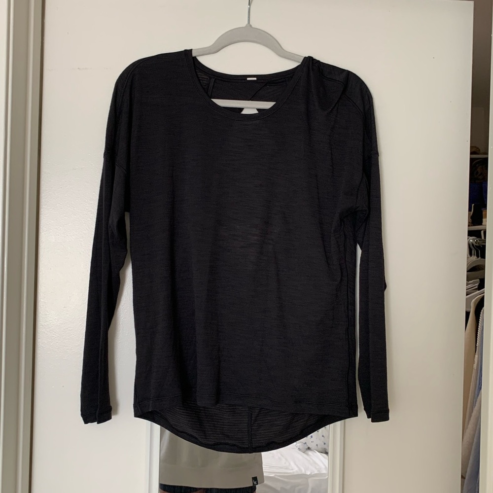 Lululemon thin long sleeved workout top with open back